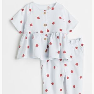 NWT H&M Baby 2-Piece Strawberry Set 12-18 months